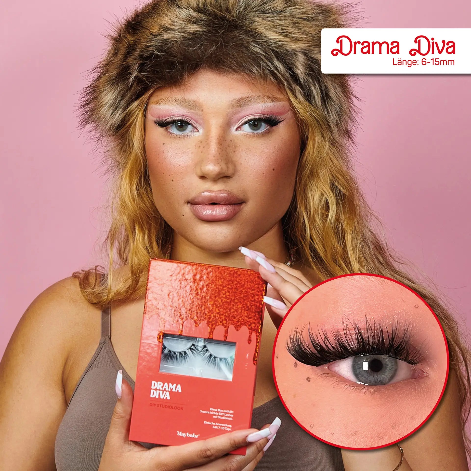 Model mit Drama Diva DIY Lash-Extensions und Slaybabz Produktbox für einen dramatischen Lash-Look