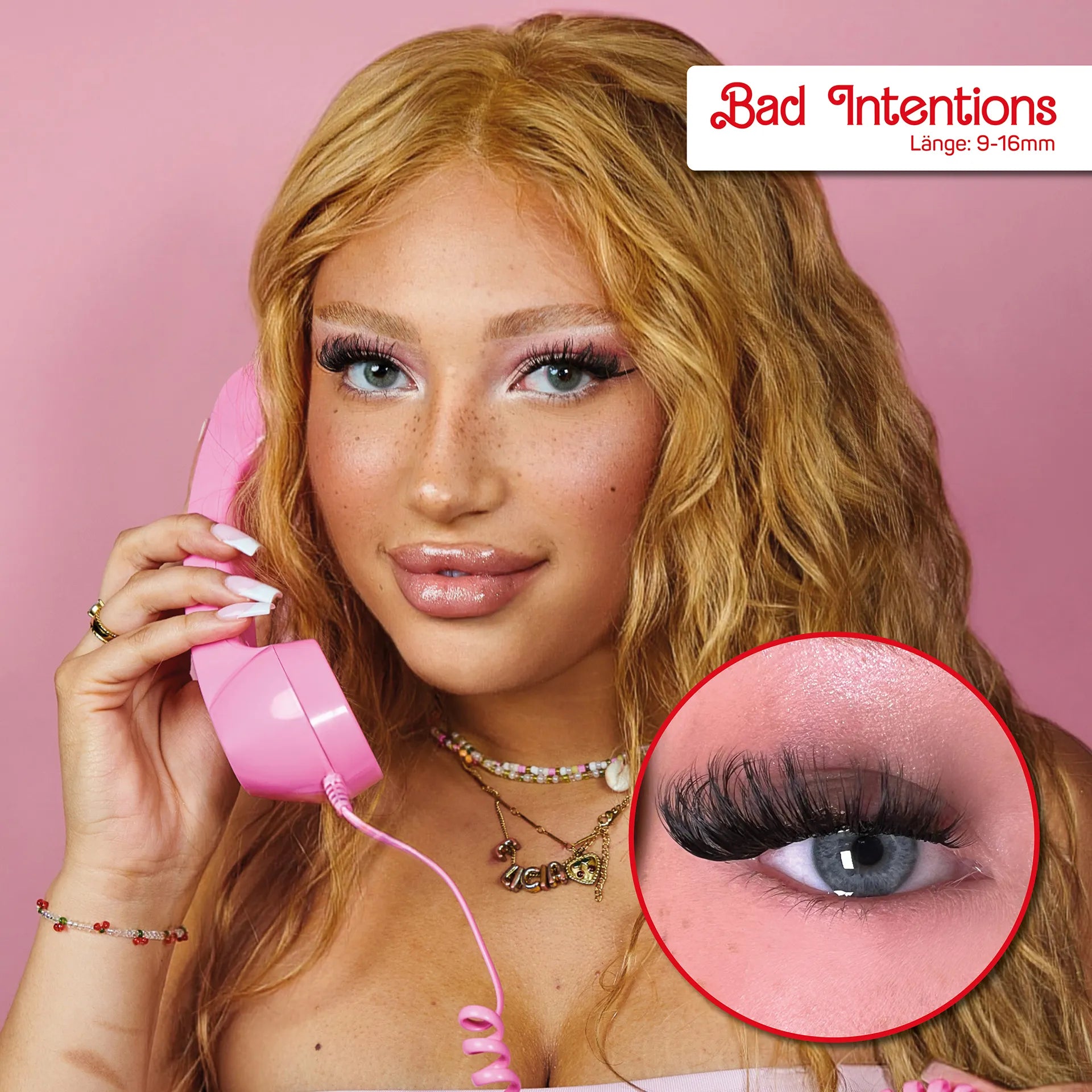 Model mit Bad Intentions DIY Lash-Extensions und Slaybabz Produktbox für einen starken Lash-Look