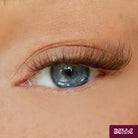 Pretty Princess Belle DIY Lash-Extensions in Braun aufgetragen für einen soften natürlichen Lash-Look