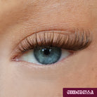 Pretty Princess Cinderella DIY Lash-Extensions in Braun aufgetragen für einen soften harmonischen Lash-Look