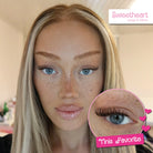 Model trägt Sweetheart DIY Lash-Extensions für einen dezenten romantischen Lash-Look